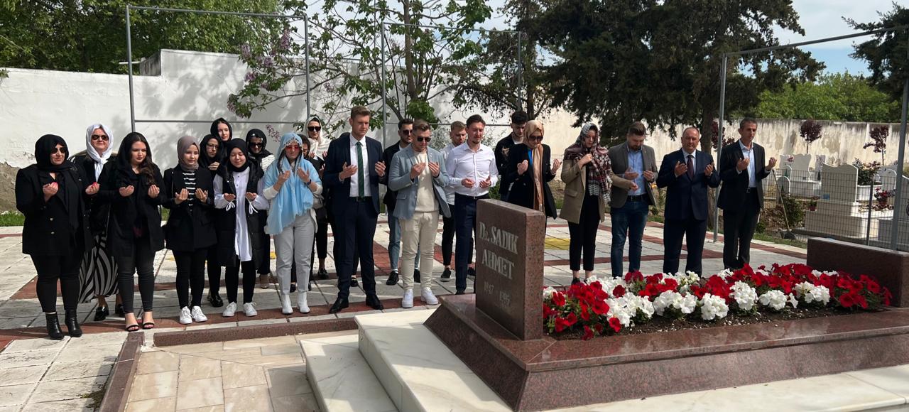 Dr. Sadık Ahmet anıldı