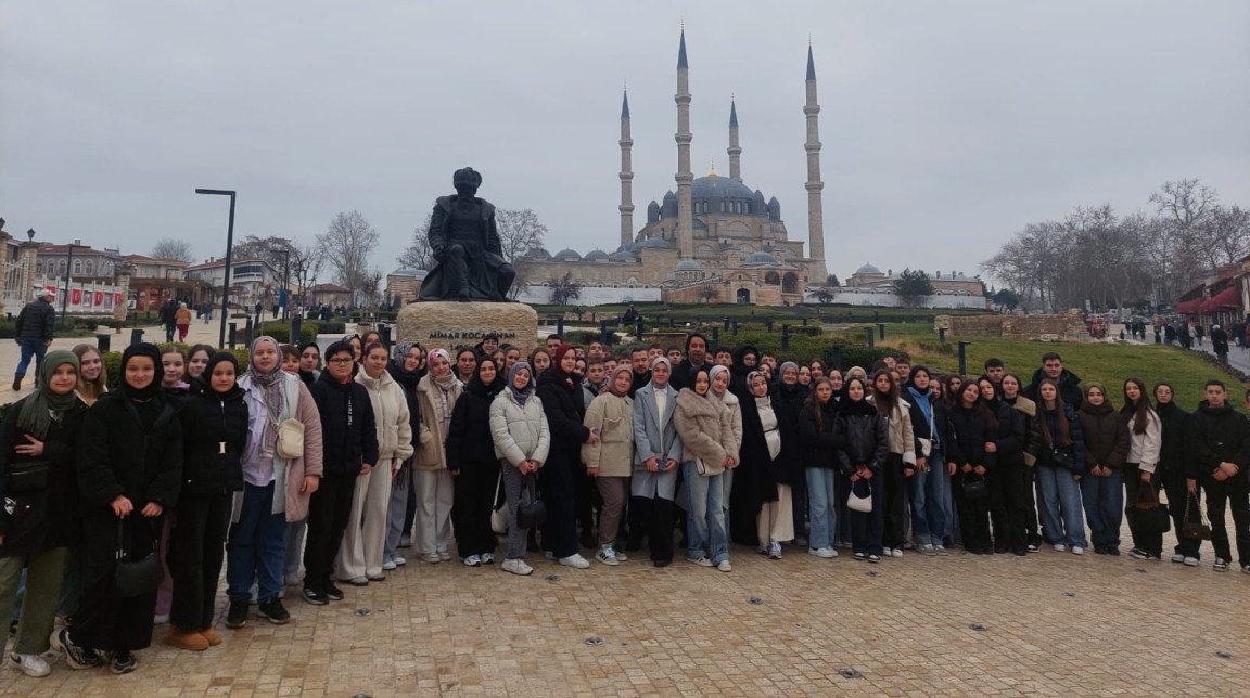 İskeçe Azınlık Ortaokulu – Lisesi öğrencilerinden Edirne’ye kültür gezisi