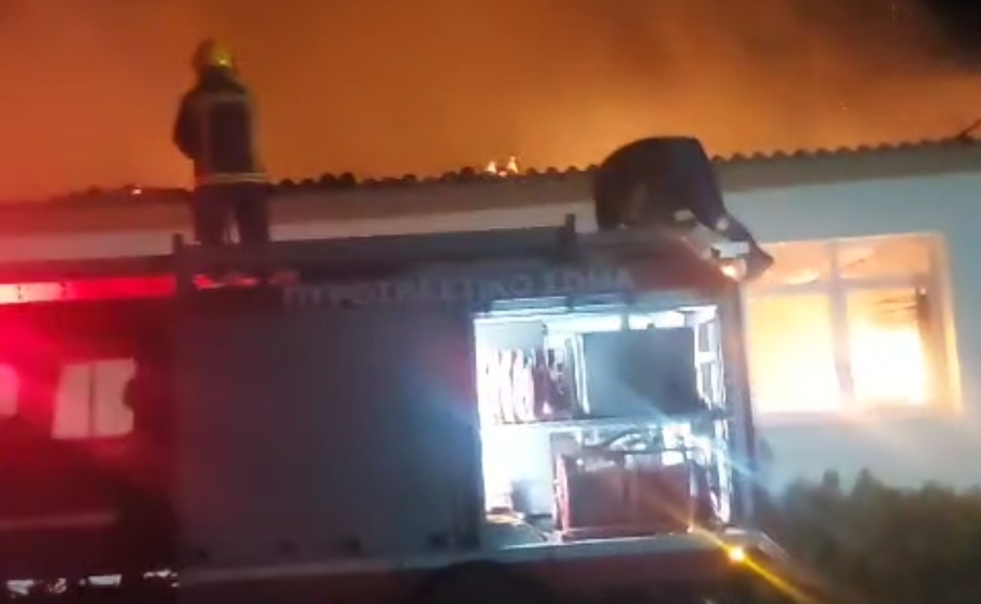 Aşağıköy Türk Azınlık İlokokulu çıkan yangında kül oldu