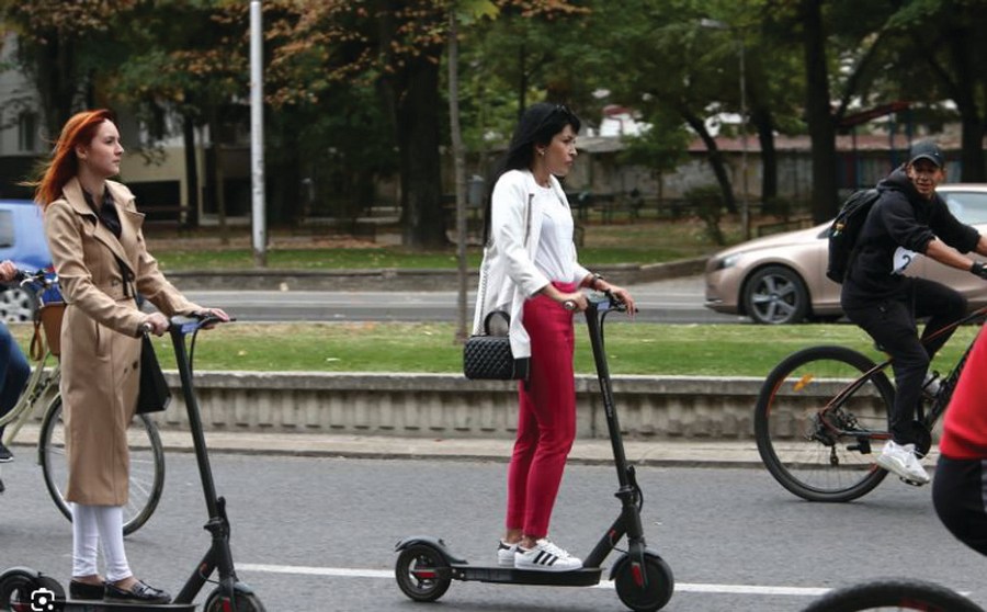 Kask takmayan elektrikli scooter sürücülerine ceza: Denetimler hız kesmeden devam ediyor