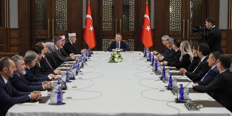 Cumhurbaşkanı Yardımcısı Fuat Oktay Danışma Kurulu üyelerini kabul etti