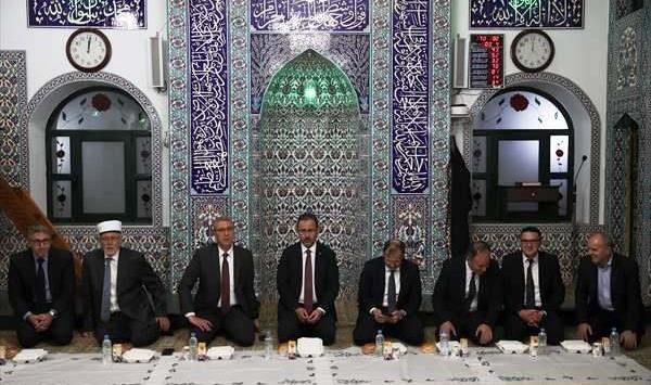 Bakan Kasapoğlu, soydaşlarla sahurda buluştu