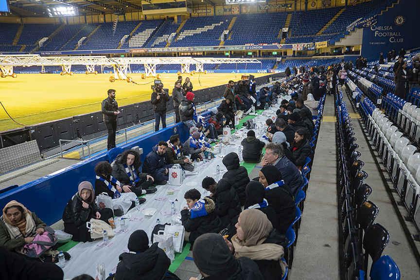Chelsea, stadında iftar vererek bir ilke imza attı