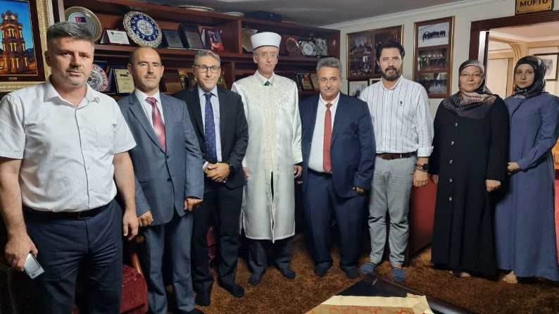 Başkonsolos Murat Ömeroğlu yeni müftü Mustafa Trampa’yı ziyaret etti