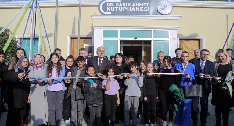 Arnavutköy’de Dr. Sadık Ahmet kütüphanesi açıldı