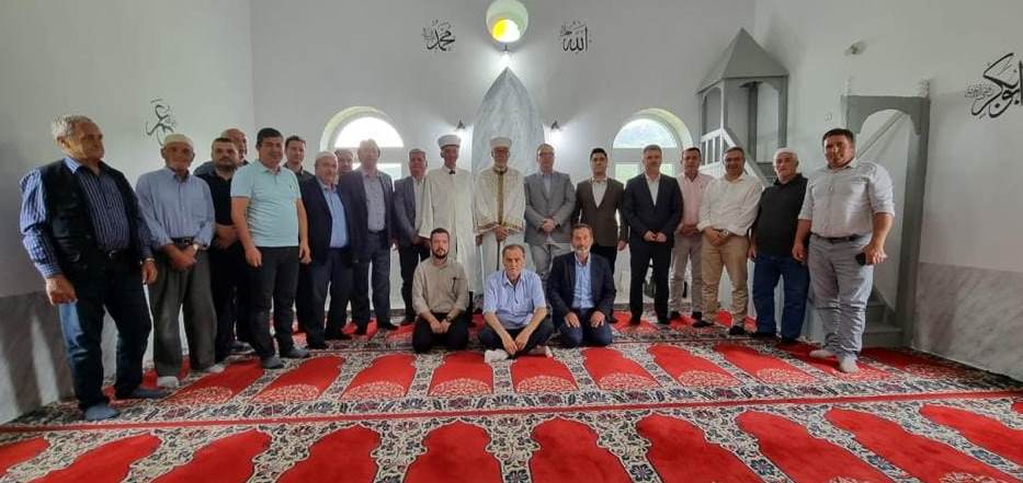 Başkonsolos Aykut Ünal’dan saldırıya uğrayan Ilıca Camii’ne ziyaret
