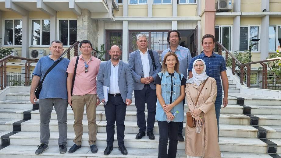 Eyalet Başkanı Metios, ‘Vardiyalı eğitime hayır’ eyleminde Türk Azınlık temsilcileriyle görüştü