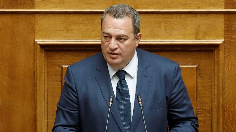 Çiftçiler Stilyanidis’in ofisine pamuk ve saman bıraktılar