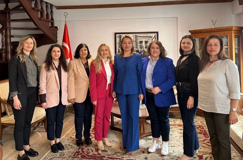 İlayda Ünal, Kırköy Derneği Kadınlar Kolu yönetimini başkonsolosluk konutunda ağırladı