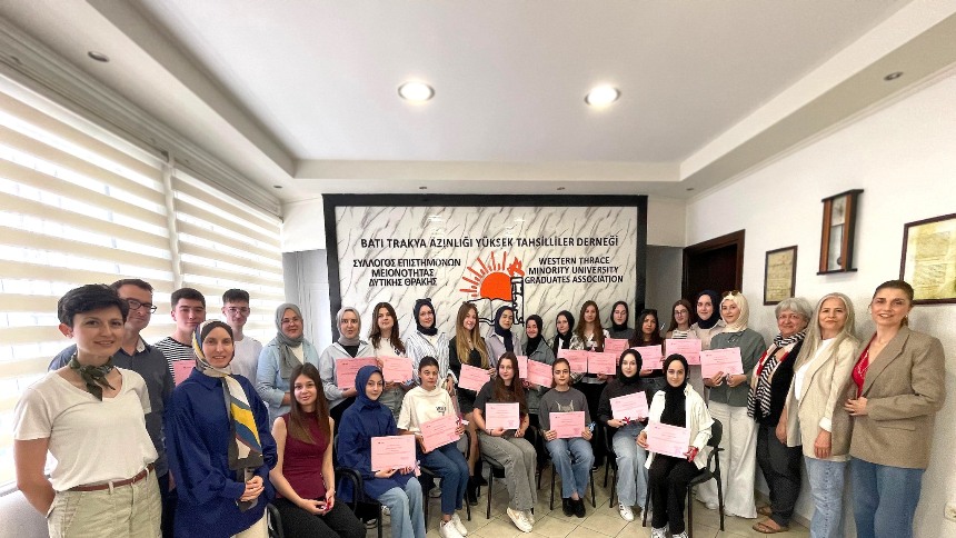 BTYATD atölye çalışmalarına katılan öğrencilere sertifikalarını takdim etti