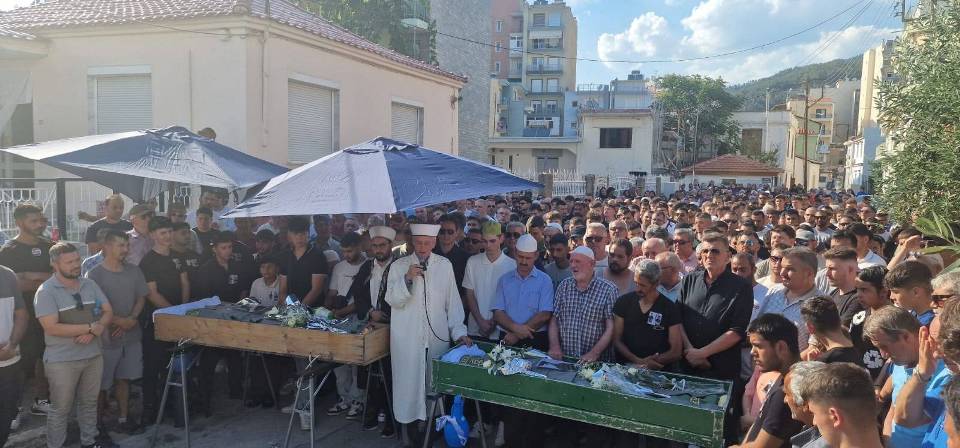 İskeçe’de 16 yaşındaki iki genç son yolculuğuna uğurlandı