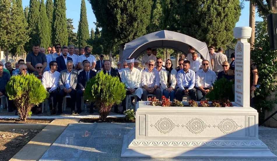 Merhum müftü Ahmet Mete mezarı başında anıldı