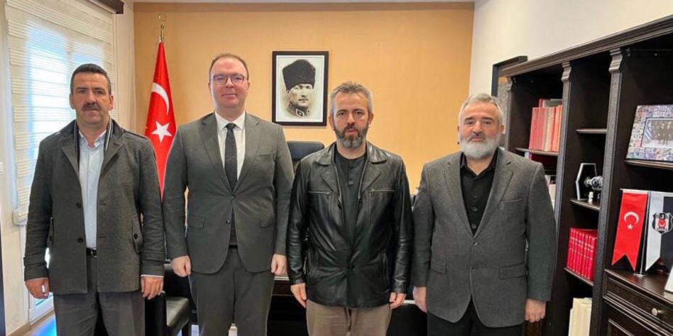 Celal Bayar Lisesi Encümen Heyeti Başkonsolos Aykut Ünal’ı ziyaret etti