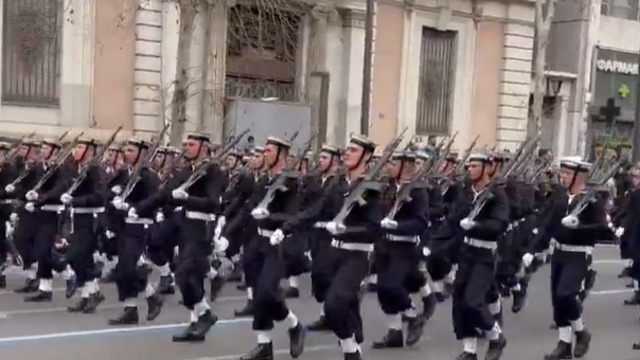Resmi geçit töreninde Türkiye karşıtı slogan atanlar ceza