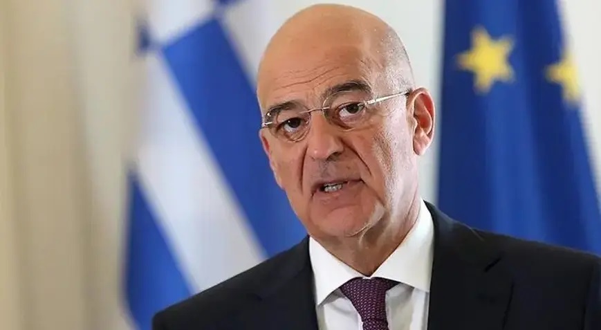Savunma Bakanı Dendias, kışla sayısının düşürüleceğini açıkladı