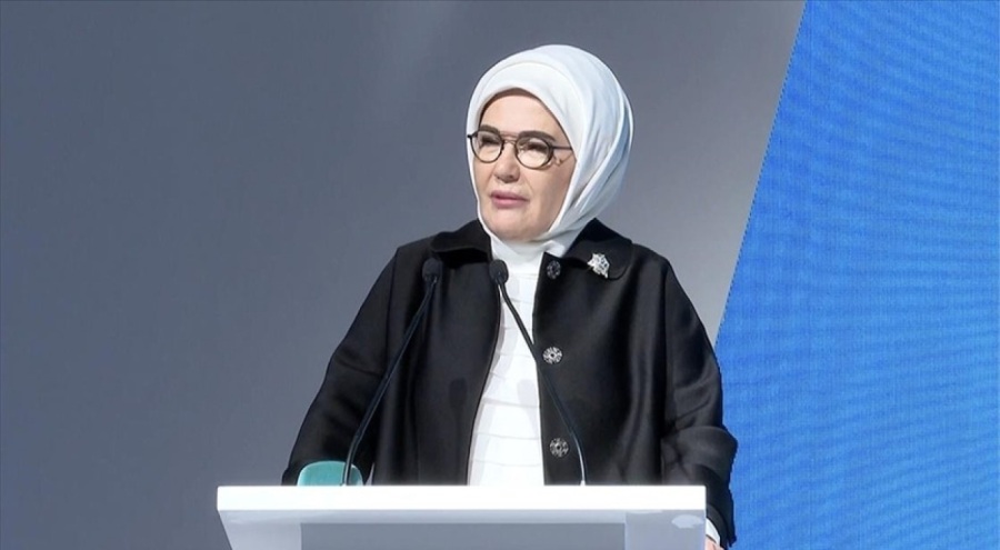 Emine Erdoğan: "Çok fazla acı, kanayan yara ve acil çözüm bekleyen mesele var"