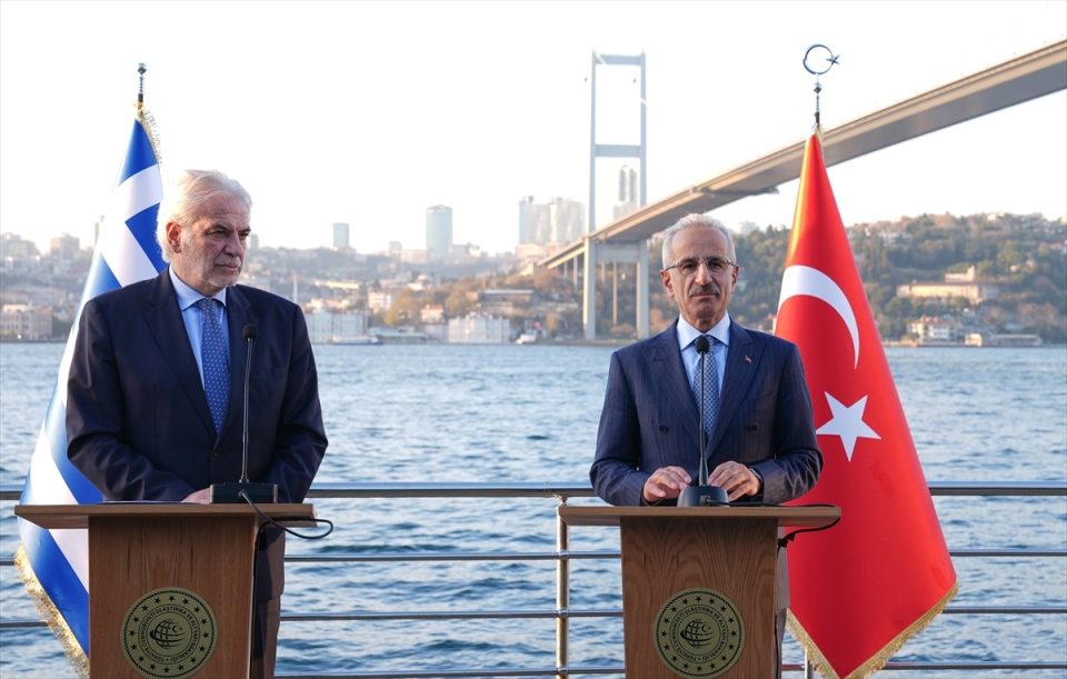 Ulaştırma Bakanı Uraloğlu ve Denizcilik Bakanı Stiliyanidis İstanbul’da görüştü