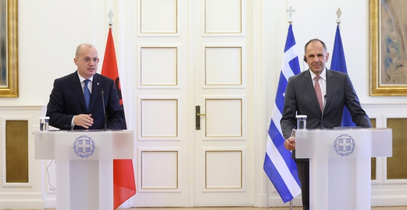 Yerapetridis ve Arnavutluk Dışişleri Bakanları Atina'da bir araya geldi