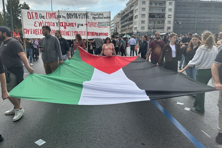 Yunanistan'da Filistin destekçisi öğrenciler, Sumud Filosu'na dayanışma mesajı gönderdi