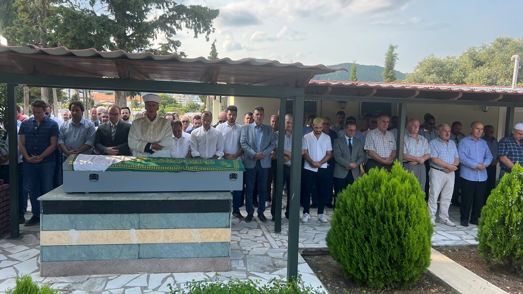 Işık Sadık Ahmet’in annesi son yolculuğuna uğurlandı