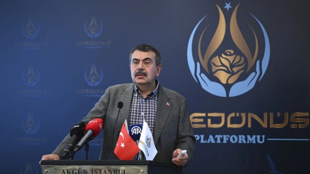 “Yunanistan okulları kapatıyor, biz burada bize yakışan bir biçimde bu okulların devamını sağlıyoruz”