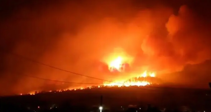 Mora Yarımadası'ndaki orman yangını bazı evlere ve tarım alanlarına zarar verdi