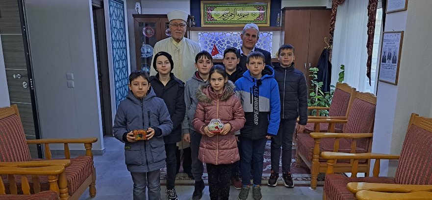 Payamlar köyü öğrencileri harçlıklarını depremzedelere bağışladı