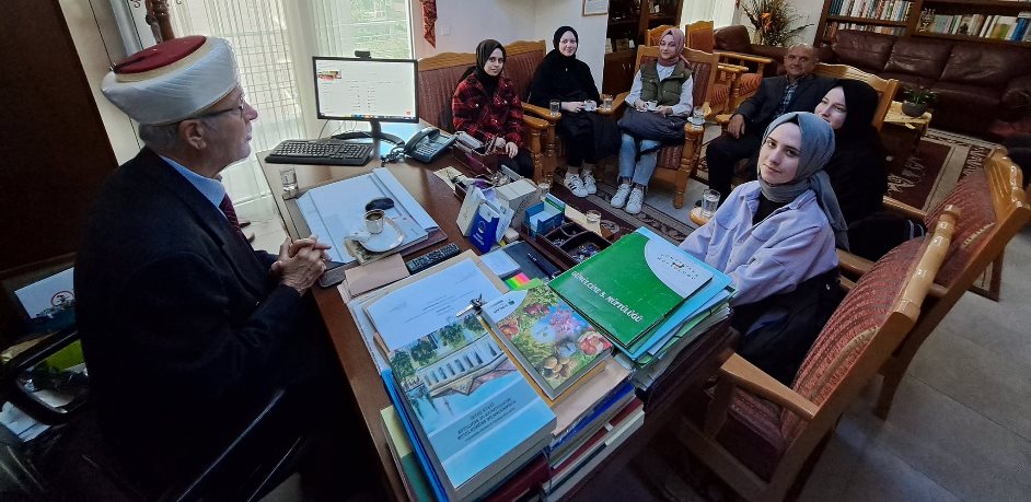 Kermes düzenleyen gençlerden müftü İbrahim Şerif’e ziyaret
