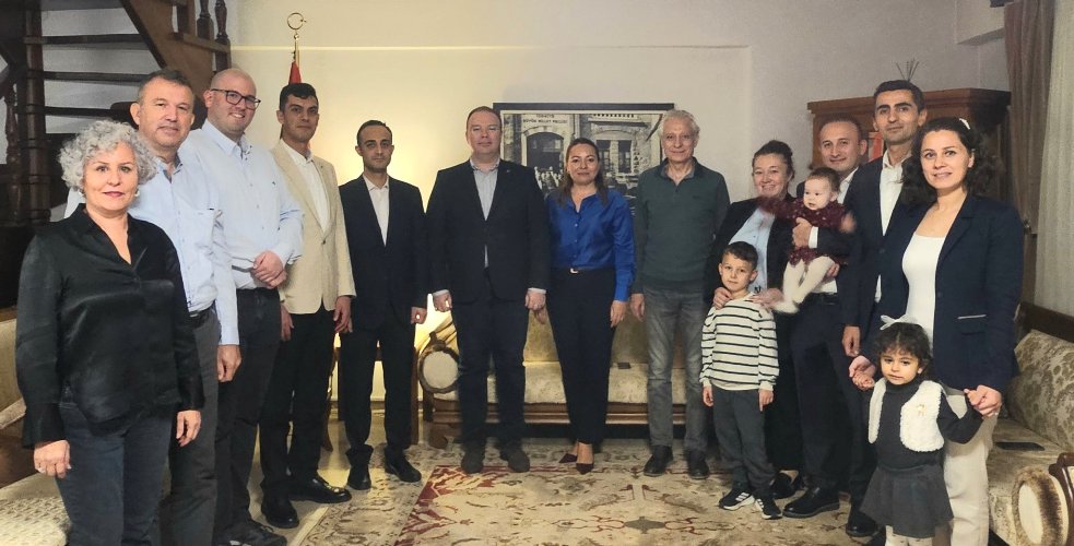 Başkonsolos Ünal, yeni göreve başlayan personeli ağırladı