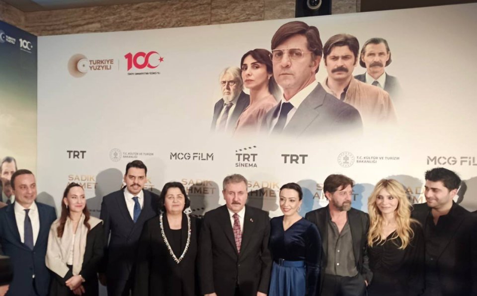 YTB Başkanı Abdullah Eren, "Sadık Ahmet" filminin galasına katıldı