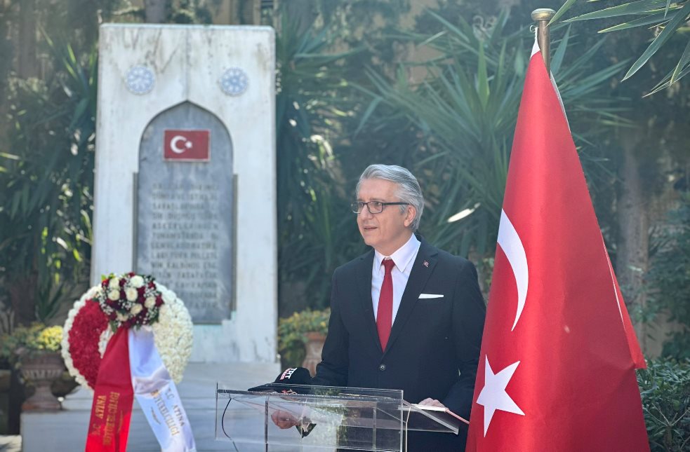 Pire’deki Türk Şehitliği’nde 18 Mart şehitleri anıldı