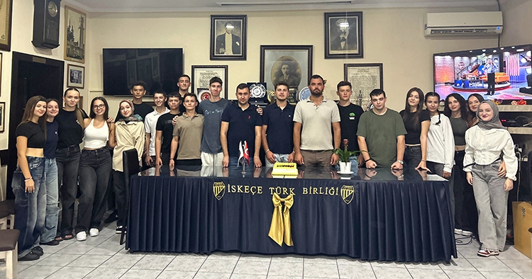 İskeçe Türk Birliği Gençlik Kolu’ndan ‘Üniversiteye Uğurlama ve Veda Gecesi’