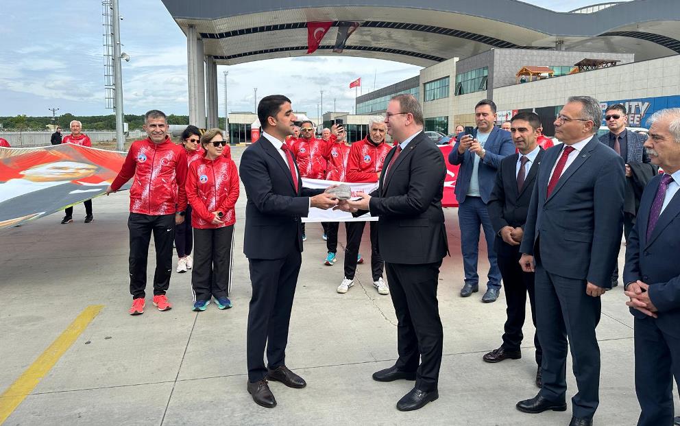 Selanik’teki Atatürk’ün evinden alınan toprak Başkonsolos Ünal tarafından törenle teslim edildi