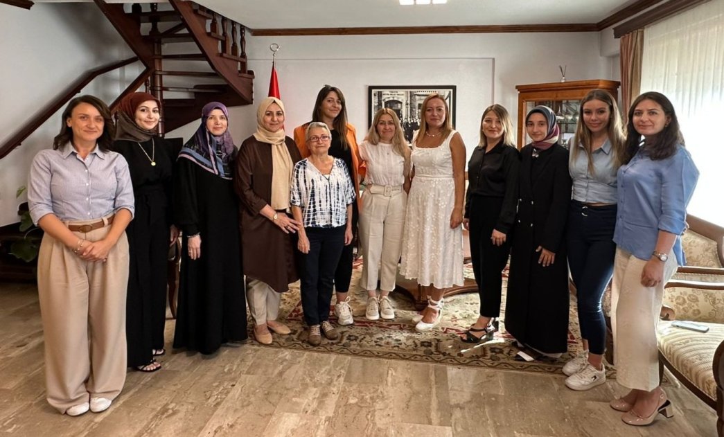Başkonsolos Aykut Ünal'ın eşi İlayda Ünal, Batı Trakya Türk Kadın Platformu üyelerini ağırladı