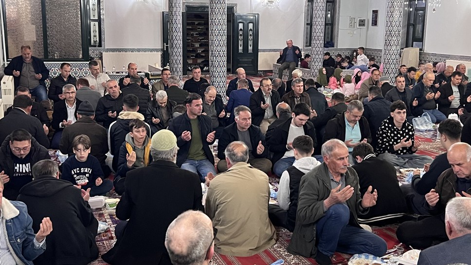Sirkeli’de soydaşlar iftar sofrasında bir araya geldi