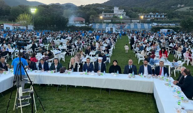 Yassıköy gençliği iftar sofrası kurdu