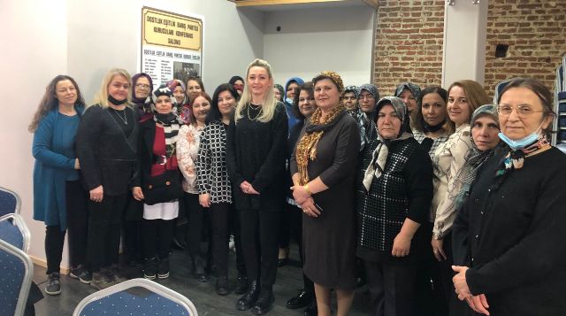 DEB Partisi Kadınlar Kolu üyeleri bir araya geldi