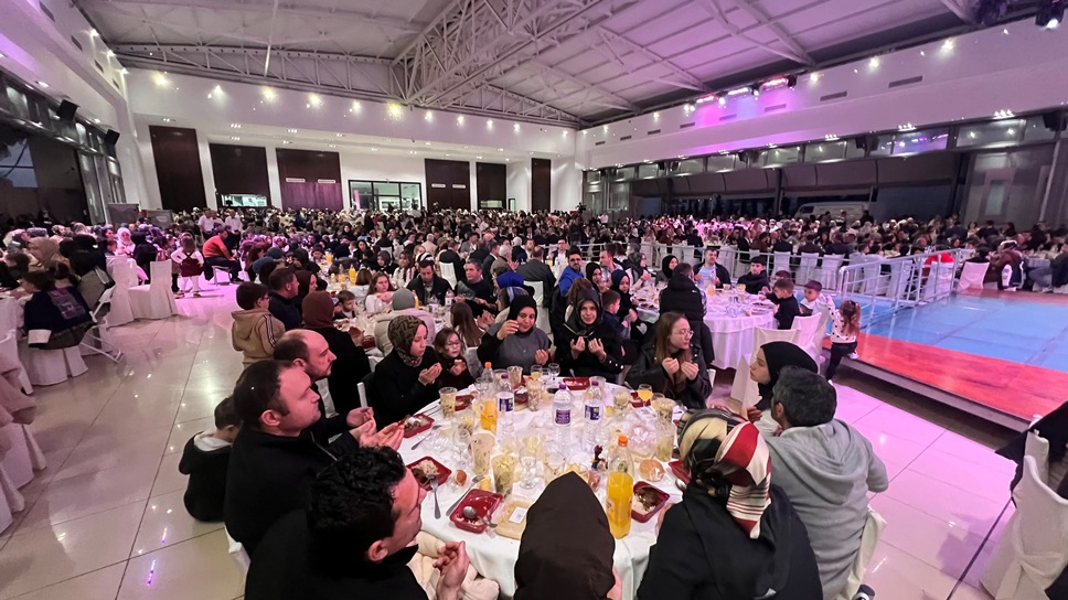 İskeçe Müftülüğünün iftarında binlerce soydaş bir araya geldi