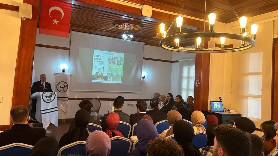 Emekli Büyükelçi Kemal Gür, Batı Trakyalı öğrencilerle bir araya geldi