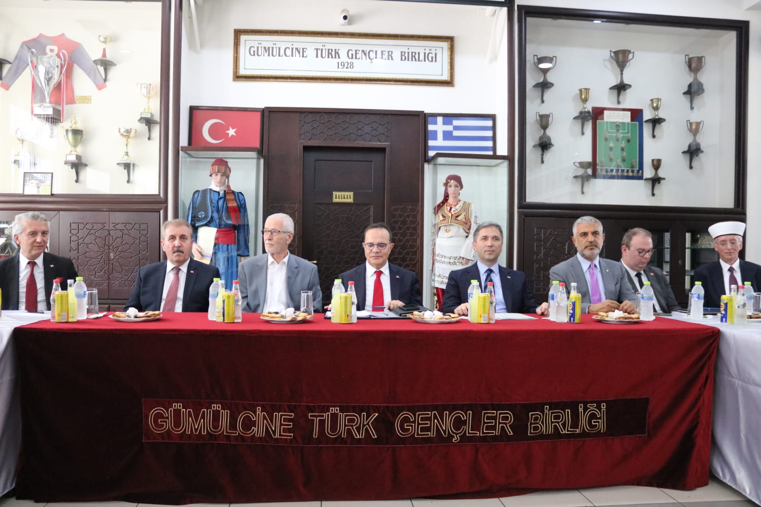 Dışişleri Bakan Yardımcısı Mehmet Kemal Bozay, Danışma Kurulu üyeleriyle bir araya geldi
