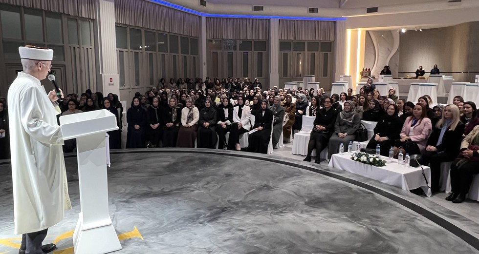 İskeçe Müftülüğü Kitap Okuma Kulübü’nden anlamlı “Kitap ve Kadın” programı