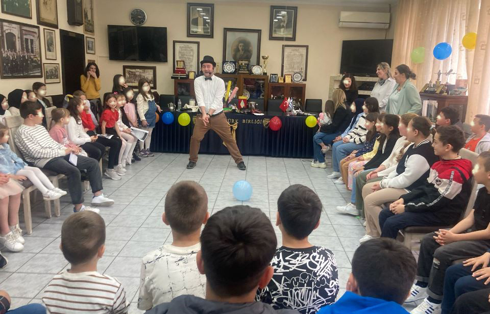 İskeçe Türk Birliği’ndeki “Çocuklar eğleniyor” etkinliği yoğun katılımla gerçekleşti