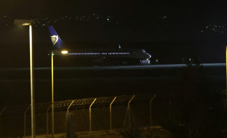 Polonya'dan kalkan uçak bomba alarmı nedeniyle Atina'ya indi