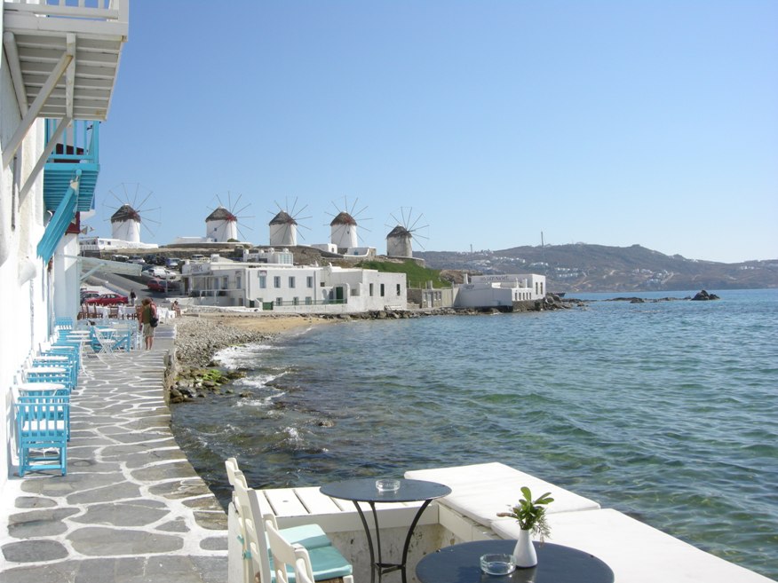 Mikonos Adası'nda deniz suyu çekildi