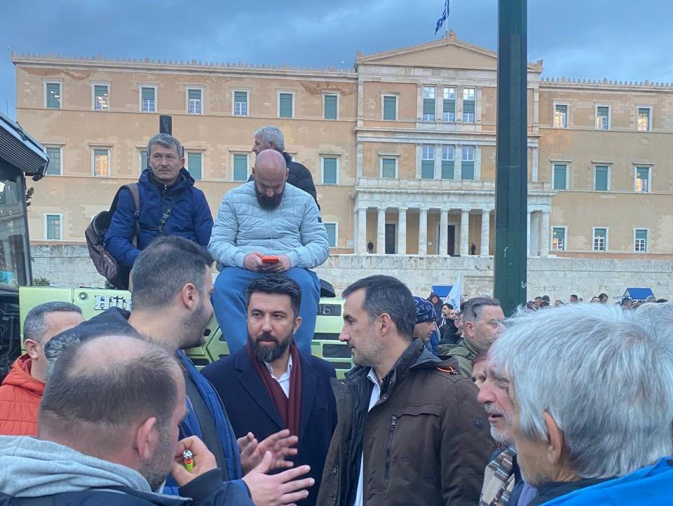 Özgür Ferhat, Atina’daki çiftçi mitingine katıldı