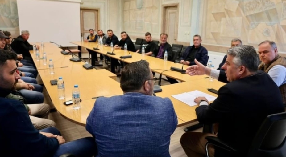Caner İmam hayvan besicilerinin sorunlarını Topsidis’e iletti