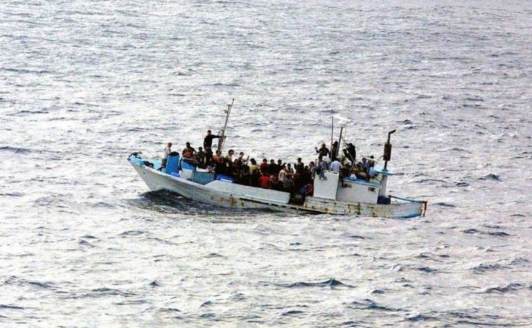 Yunanistan'a sığınmacılar konusunda uyarı