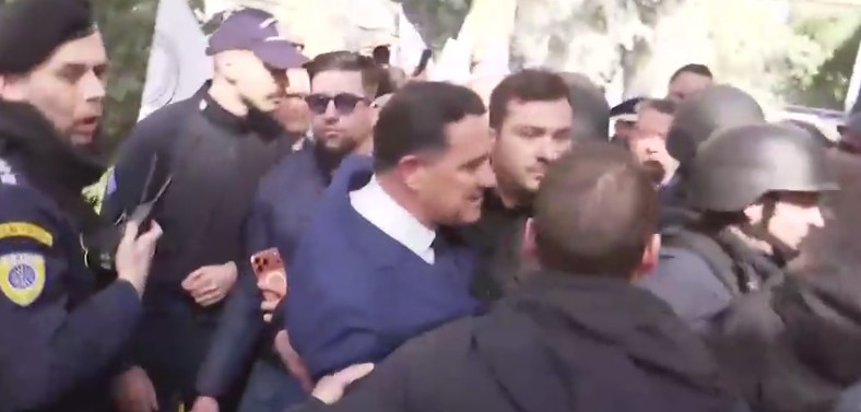Sağlık Bakanı Georgiadis hastane ziyaretinde protestoyla karşılandı
