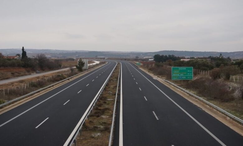 Egnatia’da ters yöne doğru hareket eden araç tespit edildi... Gişeler kapaıldı