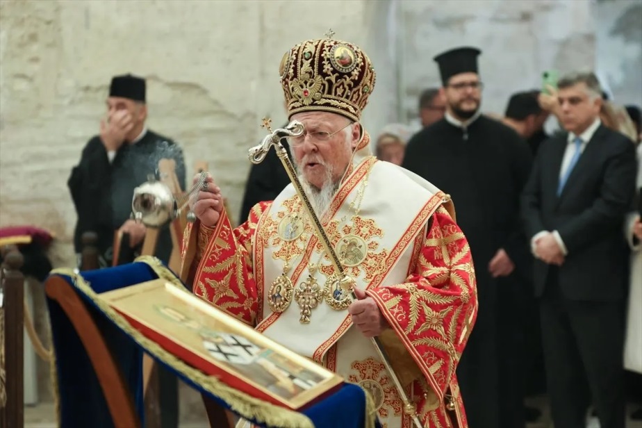 Patrik Bartholomeos "Noel Baba" ayinini yönetti